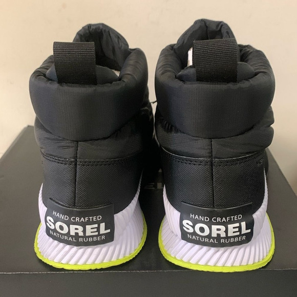 SOREL WOMEN'S SIZE 8.5 OUT N ABOUT III PUFFY ZIP BOOT, Black / White - Picture 5 of 8
